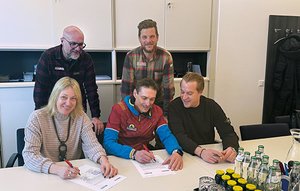 Vertragsunterzeichnung mit den Geschäftsführern der Saalbacher Bergbahnen